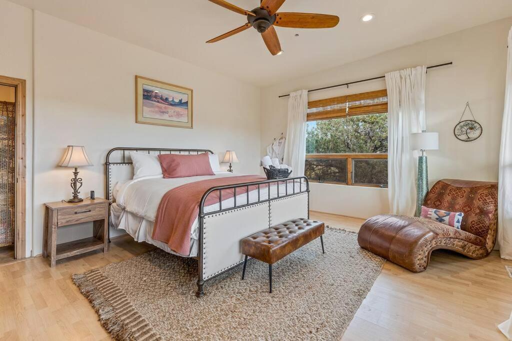 Close To Fresh Creek! Sleeps 12 ~ Amazing Views W/Serene Open Space ~ Hot Tub + Game Room ~ Trails Outside เซโดนา ภายนอก รูปภาพ