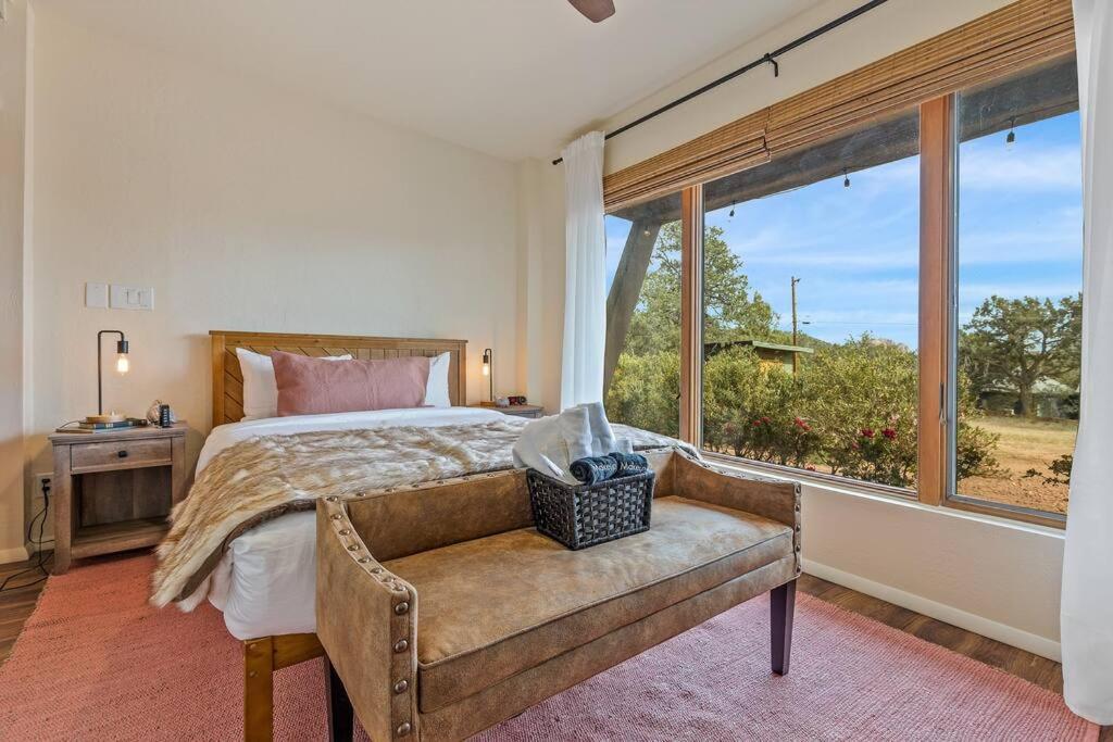 Close To Fresh Creek! Sleeps 12 ~ Amazing Views W/Serene Open Space ~ Hot Tub + Game Room ~ Trails Outside เซโดนา ภายนอก รูปภาพ