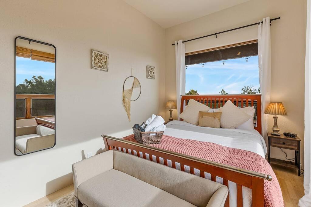 Close To Fresh Creek! Sleeps 12 ~ Amazing Views W/Serene Open Space ~ Hot Tub + Game Room ~ Trails Outside เซโดนา ภายนอก รูปภาพ